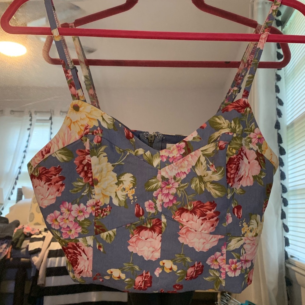 Shop hopes floral crop top